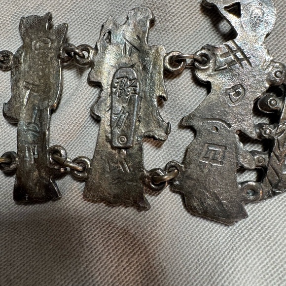 Vintage/antique Asian Silver colored Bracelet with Detailed Figures - Picture 8 of 16